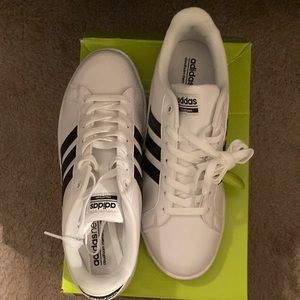 NIB Women’s Adidas Cloudfoam Advantage White/Black size 10